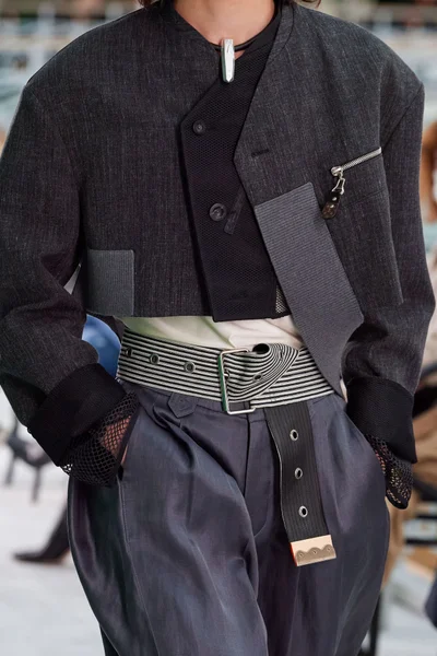 Look 18